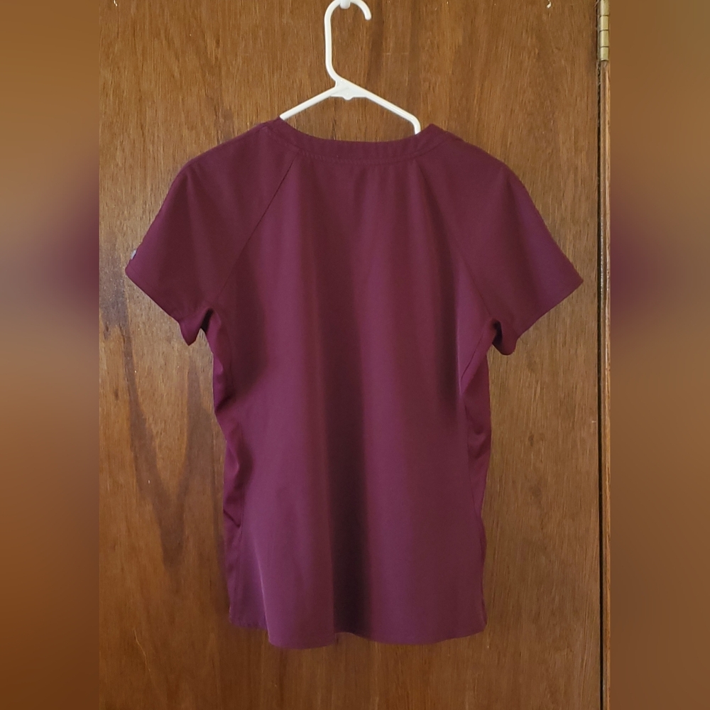 Med Couture Burgundy Scrub Top Sz Small - Picture 3 of 3